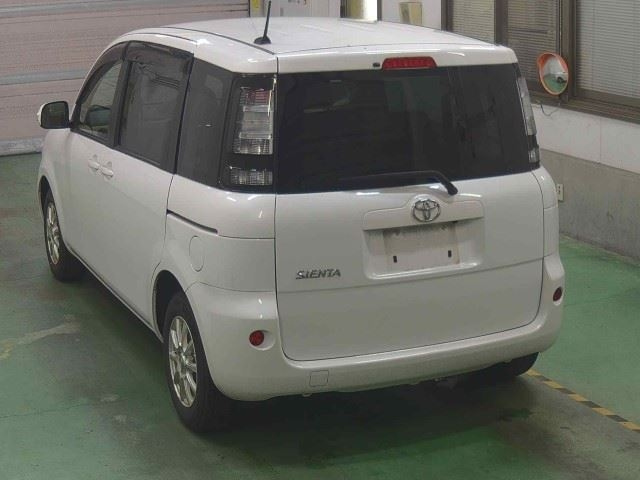 TOYOTA SIENTA 2014