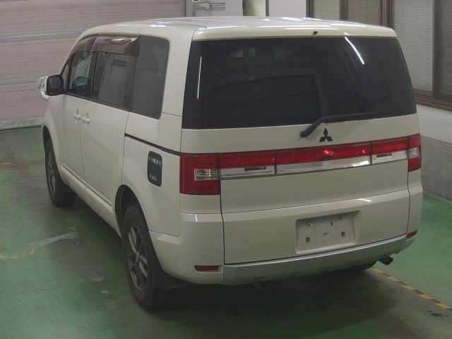 MITSUBISHI DELICA D5 2010