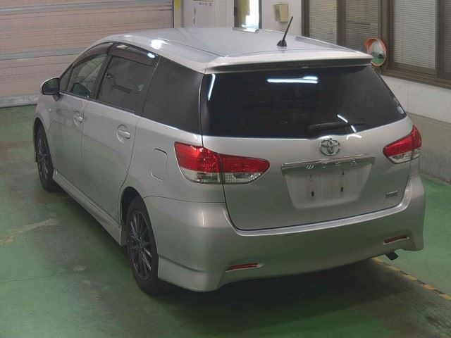 TOYOTA WISH 2010
