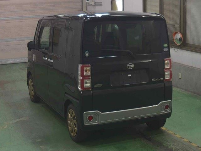 DAIHATSU WAKE 2015
