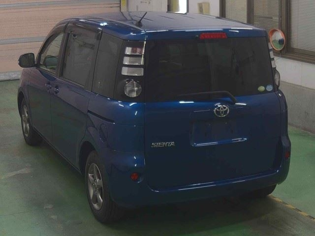 TOYOTA SIENTA 2010