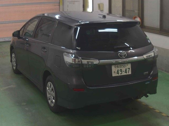 TOYOTA WISH 2013