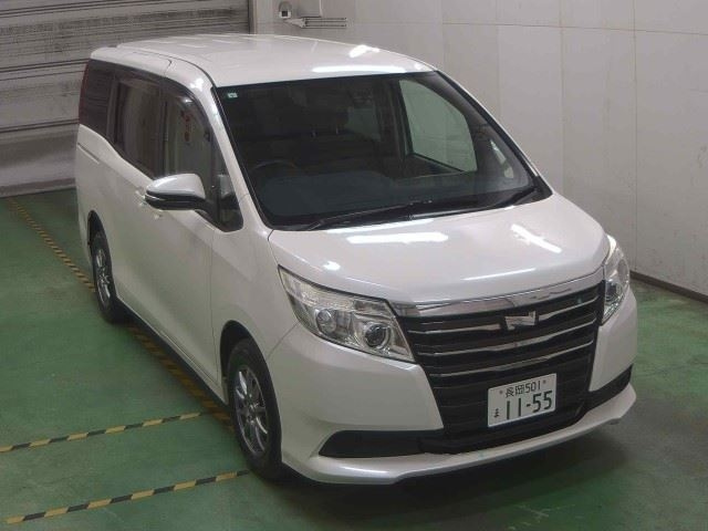 TOYOTA NOAH 2015