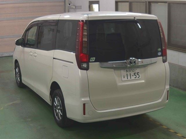 TOYOTA NOAH 2015