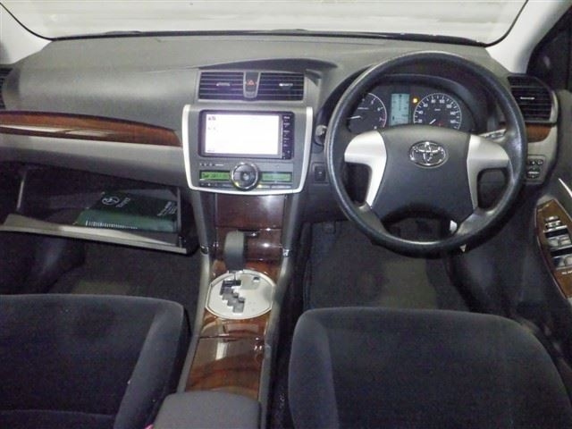 TOYOTA PREMIO 2016