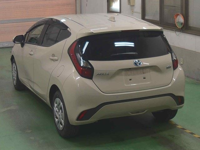 TOYOTA AQUA 2023