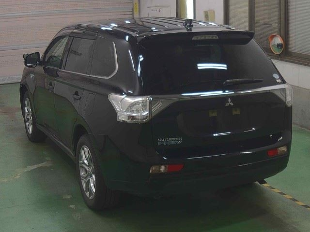 MITSUBISHI OUTLANDER PHEV 2015