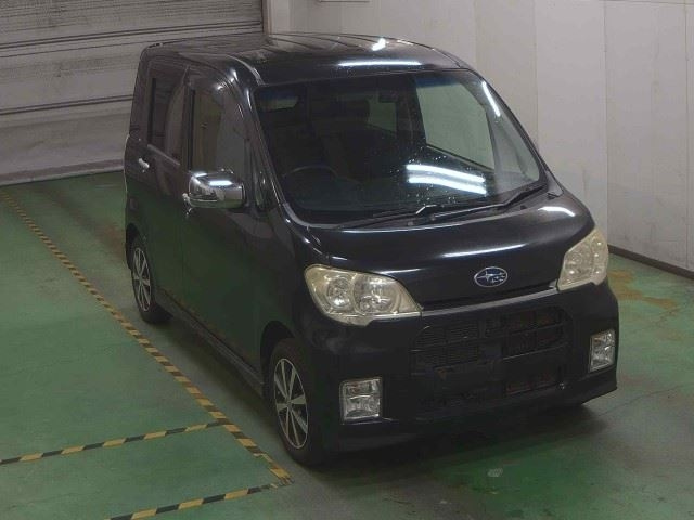 SUBARU LUCRA 2011