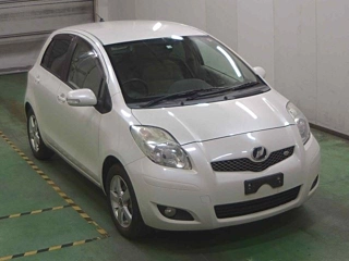 TOYOTA VITZ 2010