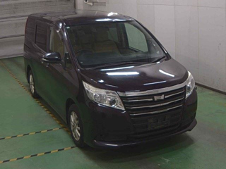 TOYOTA NOAH 2015