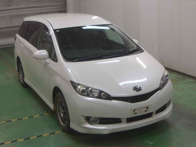 TOYOTA WISH 2011