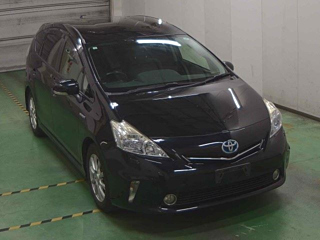 TOYOTA PRIUS ALPHA 2013