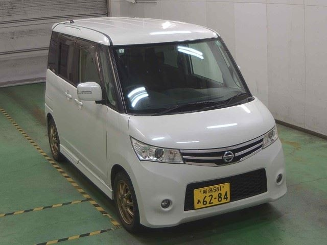NISSAN ROOX 2013
