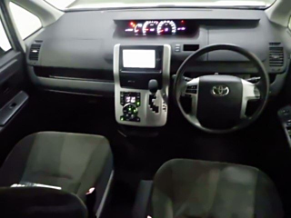 TOYOTA VOXY 2010