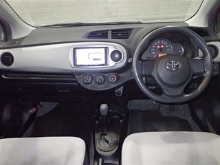 TOYOTA VITZ 2013