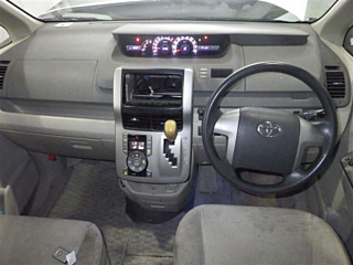 TOYOTA NOAH 2009