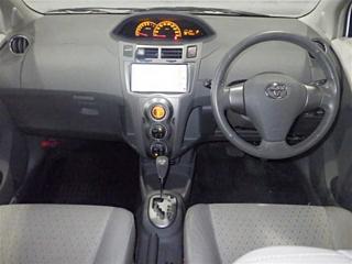 TOYOTA VITZ 2010