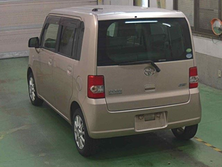TOYOTA PIXIS SPACE 2012