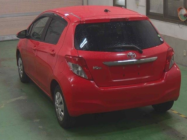 TOYOTA VITZ 2013