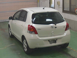 TOYOTA VITZ 2010