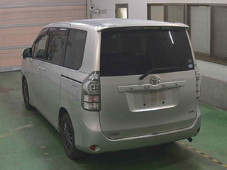 TOYOTA VOXY 2010