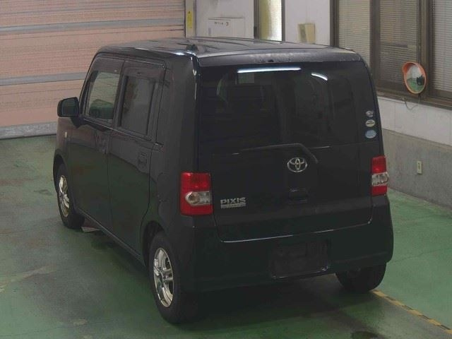 TOYOTA PIXIS SPACE 2012