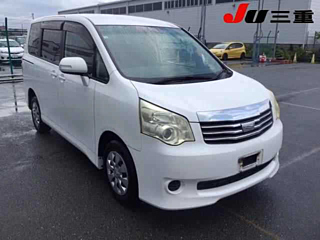 TOYOTA NOAH 2010