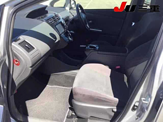 TOYOTA PRIUS ALPHA 2014