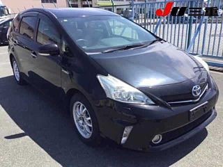 TOYOTA PRIUS ALPHA 2013
