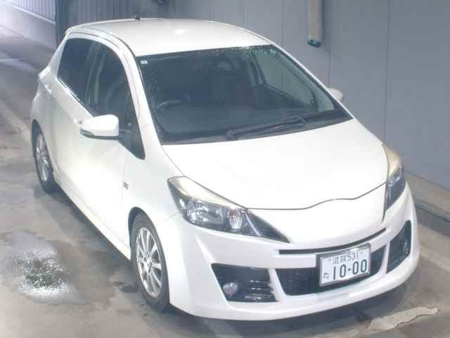TOYOTA VITZ 2015