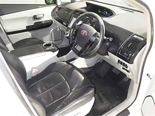 TOYOTA PRIUS ALPHA 2012