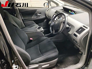 TOYOTA PRIUS ALPHA 2014