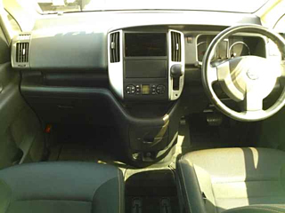 NISSAN SERENA 2010