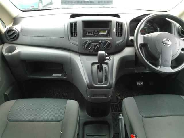 NISSAN NV200 2019