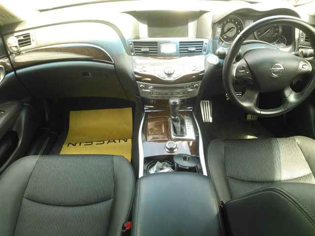 NISSAN FUGA 2010