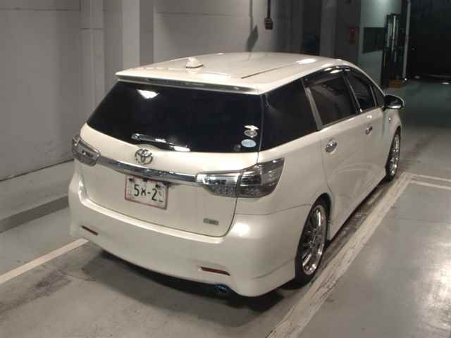 TOYOTA WISH 2010