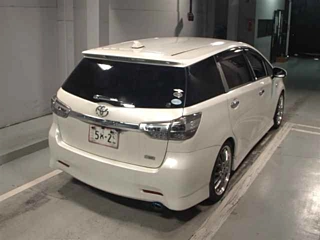 TOYOTA WISH 2010