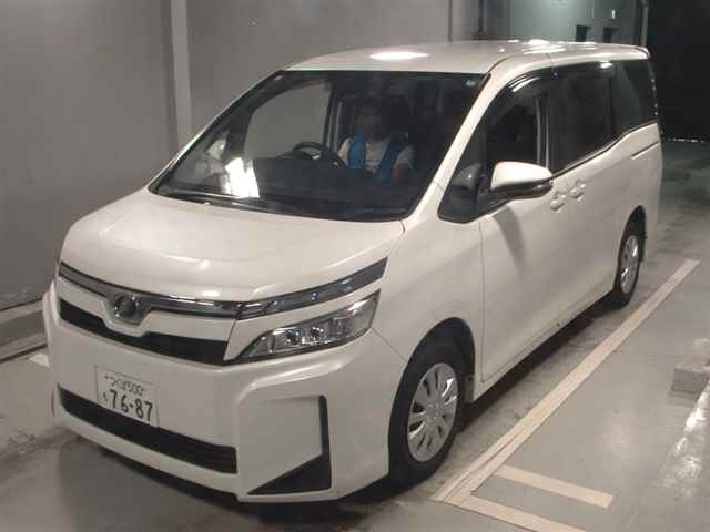 TOYOTA VOXY 2019