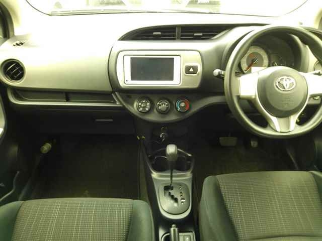 TOYOTA VITZ 2015