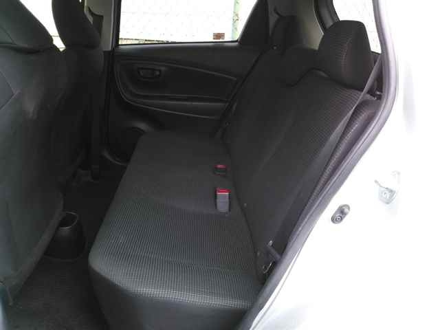 TOYOTA VITZ 2015