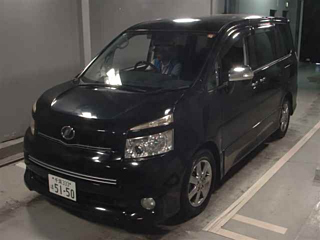 TOYOTA VOXY 2010