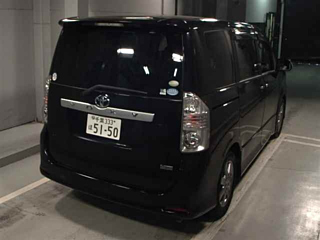 TOYOTA VOXY 2010