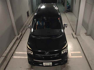 TOYOTA VOXY 2010
