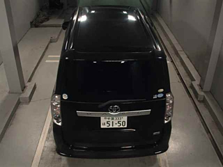 TOYOTA VOXY 2010