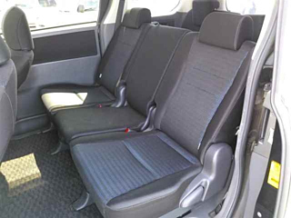 TOYOTA VOXY 2010