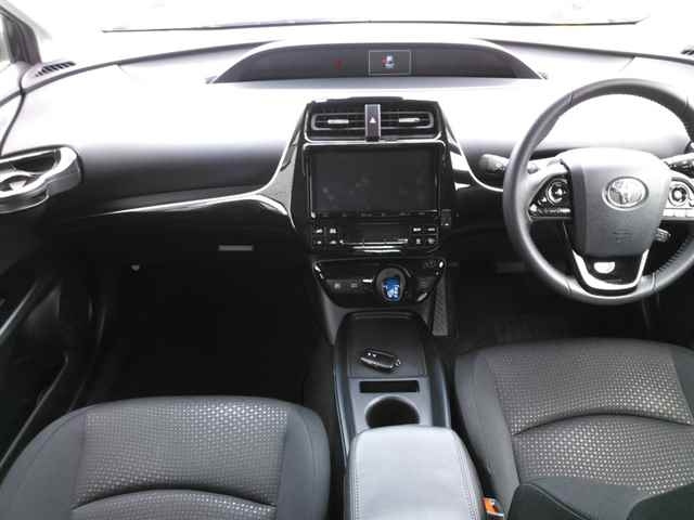TOYOTA PRIUS 2021