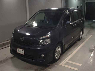 TOYOTA VOXY 2010