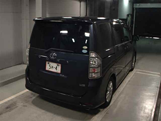TOYOTA VOXY 2010