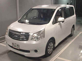 TOYOTA NOAH 2012