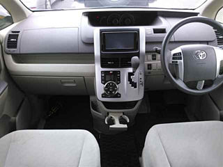 TOYOTA NOAH 2012
